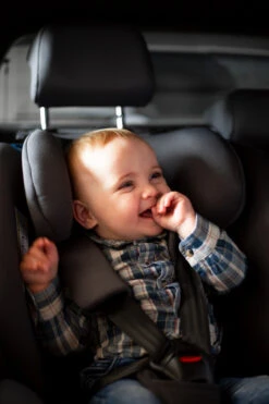 Ding Cruz Light Grey 360° Isofix Autostoel 0-36kg DI-101921 -Baby Verkoop di 101919 lifestyle 04a 2