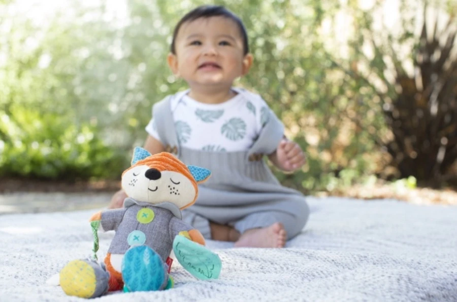 Infantino Go Gaga Playtime Pal Vos Buggyspeeltje BK-216311 4 Infantino Go Gaga Playtime Pal Vos Buggyspeeltje BK-216311 - Image 2