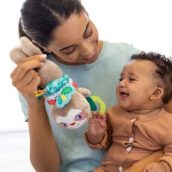 Infantino Music & Motion Sloth Muziekdoosje BK-301035 -Baby Verkoop infantino music motion sloth muziekdoosje bk 301035 2