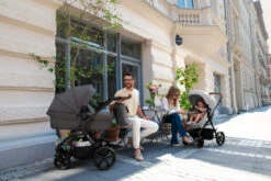 Kinderkraft A-Tour Black 3-in-1 Kinderwagen Incl. Autostoel KSATOU00BLK3000 -Baby Verkoop kinderkraft a tour kinderwagen sfeerfoto 2 1 1