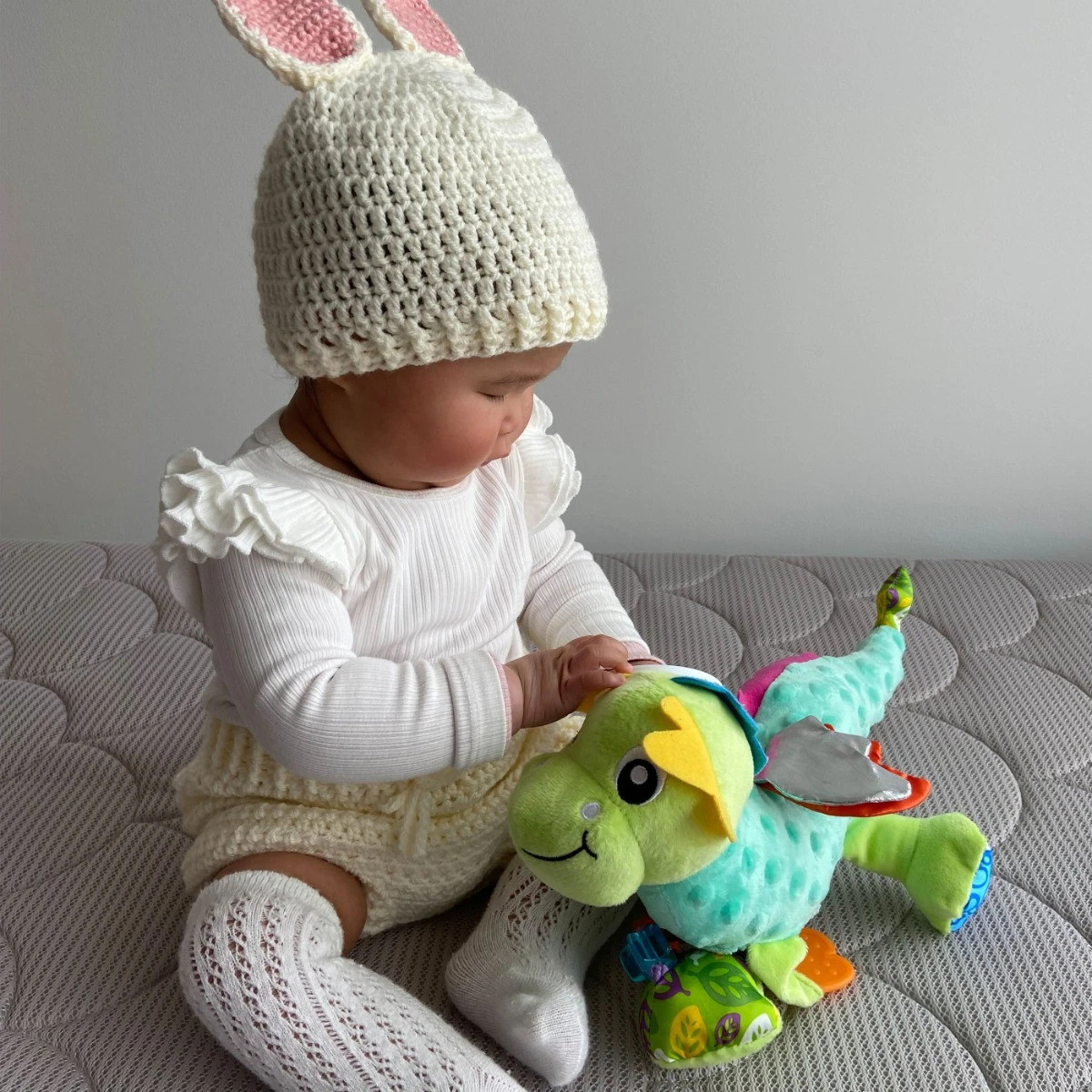 Playgro Sensory Friends Dusty Dragon Buggyspeeltje P0188473 10 Playgro Sensory Friends Dusty Dragon Buggyspeeltje P0188473 - Image 8